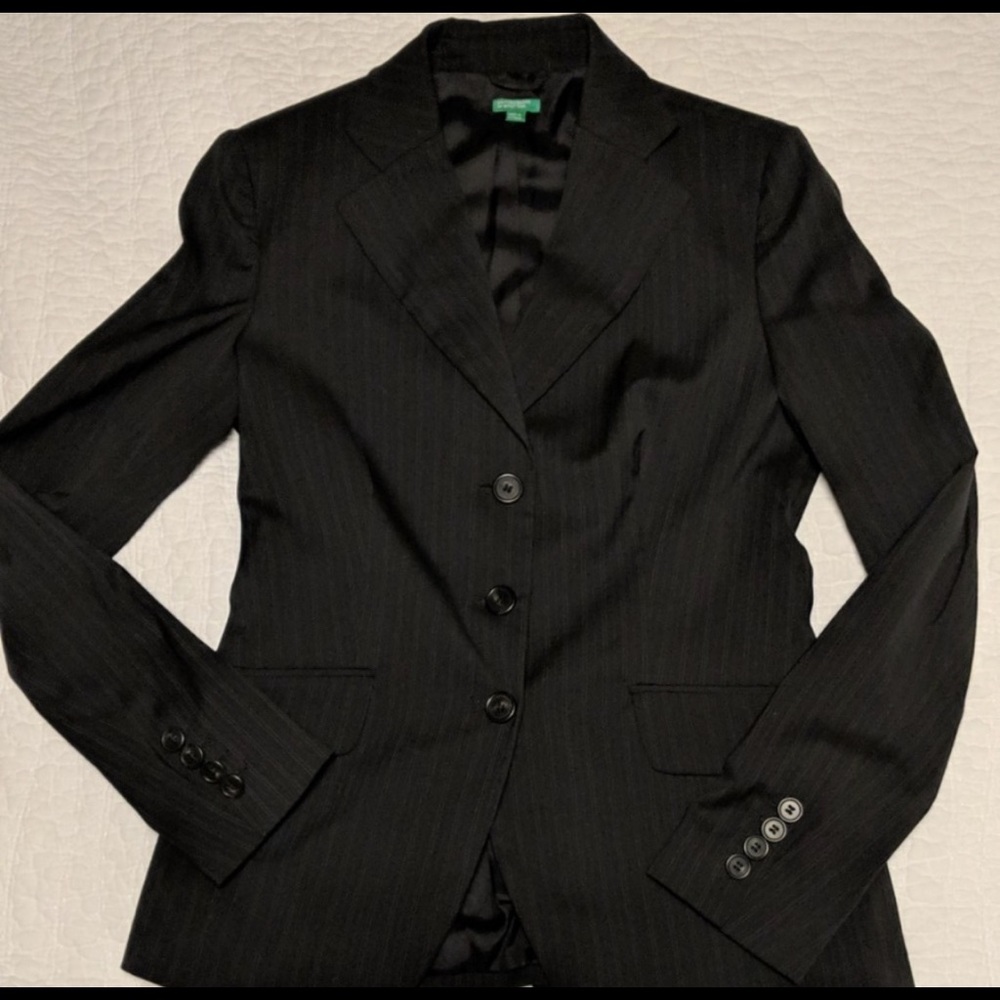 Black pinstripe women’s blazer suit Size 38